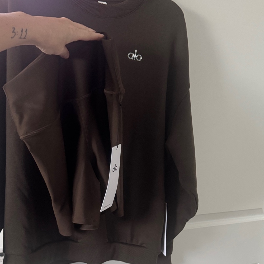 NWT!!! ALO SET (m) CREWNECK & SHORTS - Picture 9 of 15